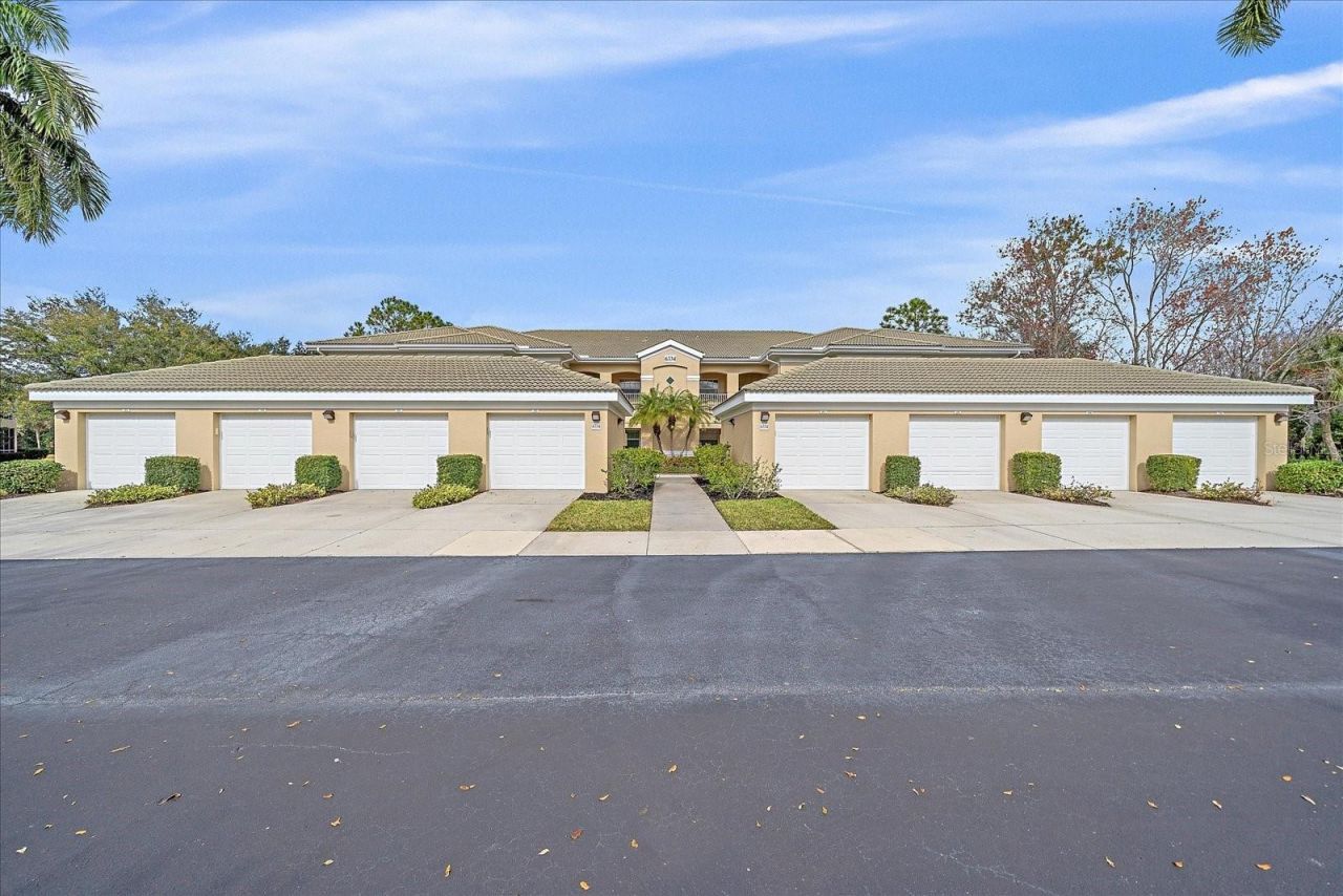 6334 Grand Oak Circle, Unit 203, Bradenton, FL 34203 Photo