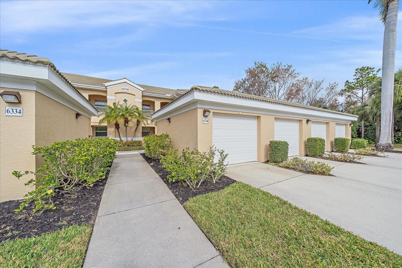 6334 Grand Oak Circle, Unit 203, Bradenton, FL 34203 Photo
