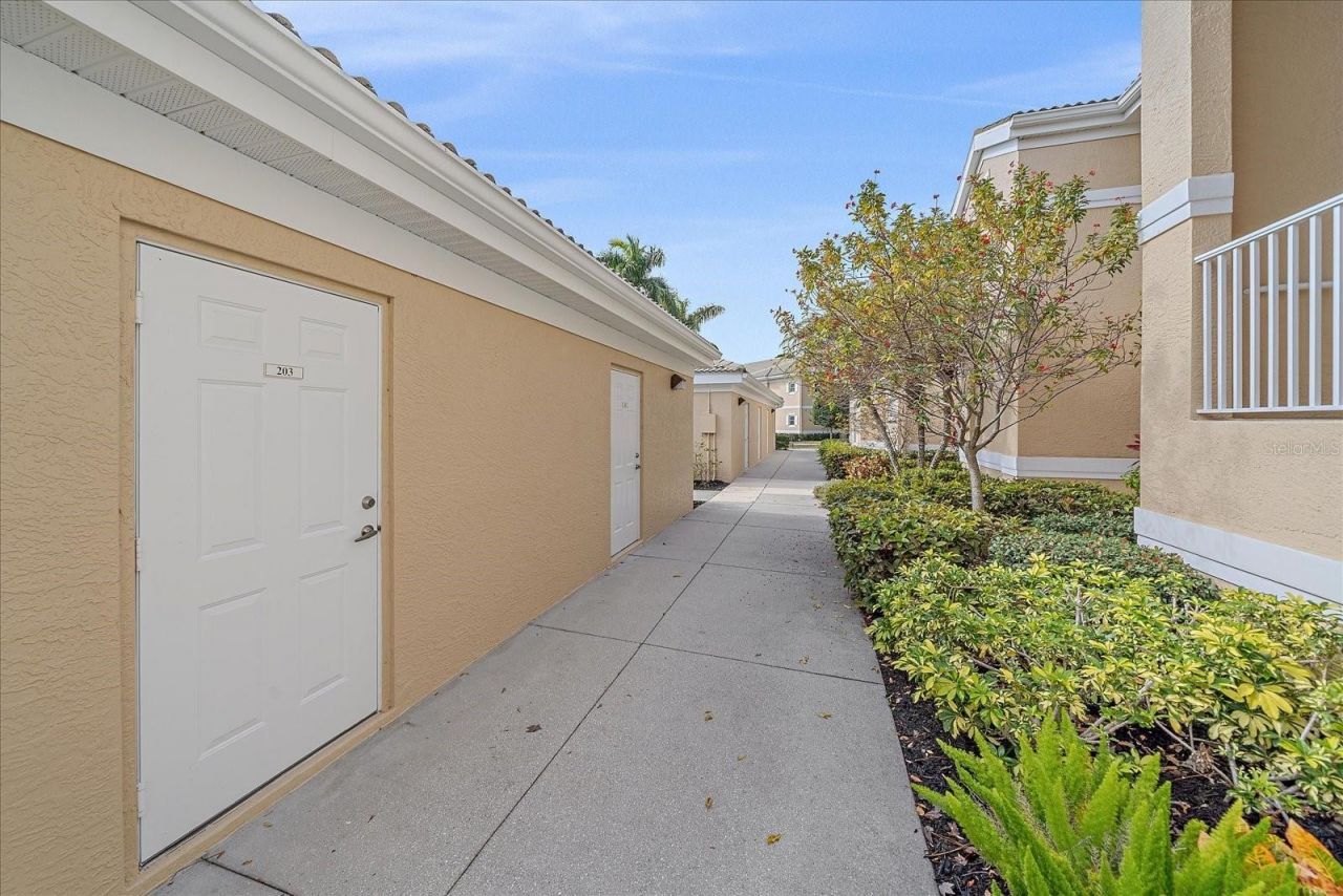 6334 Grand Oak Circle, Unit 203, Bradenton, FL 34203 Photo