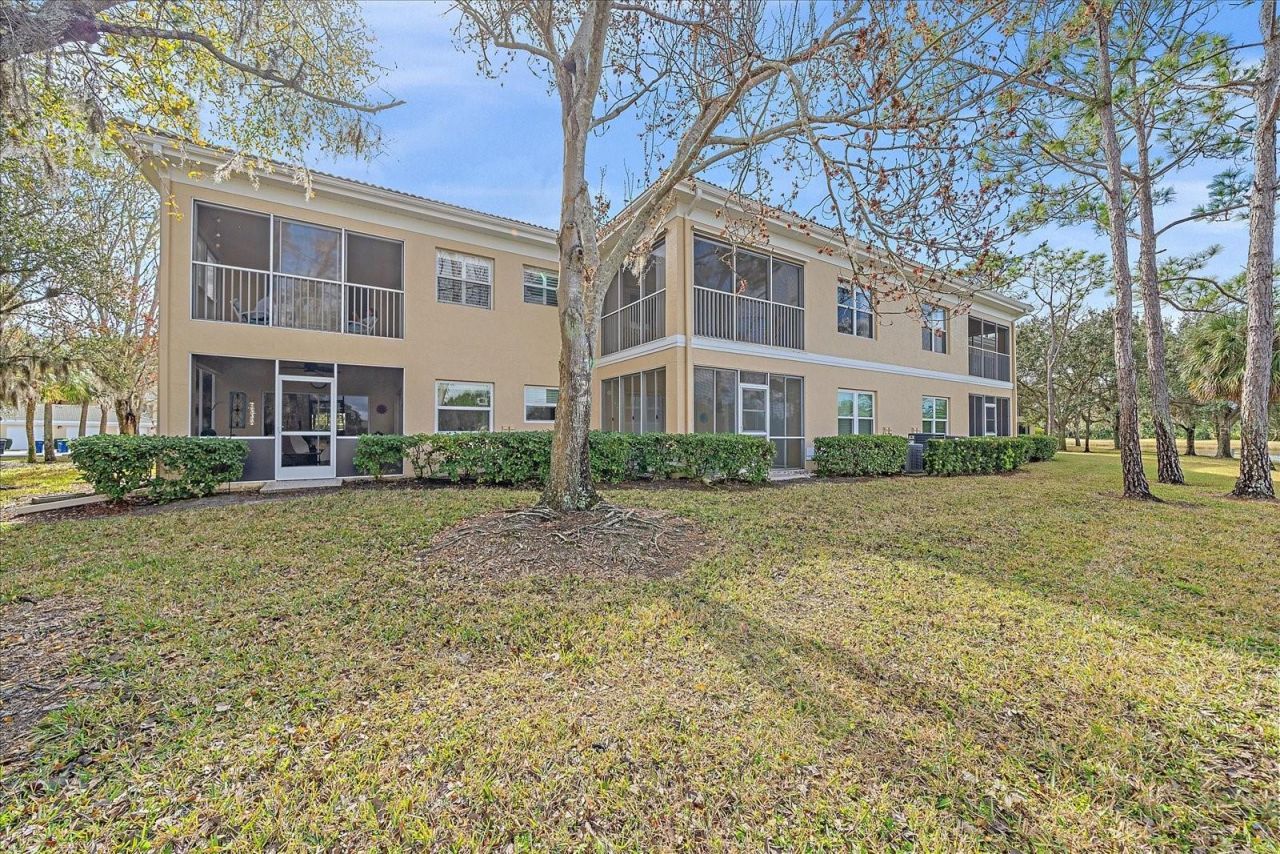 6334 Grand Oak Circle, Unit 203, Bradenton, FL 34203 Photo