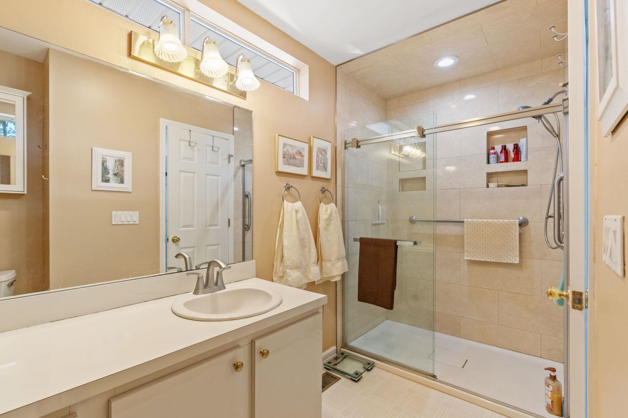 2212 Franklin Circle Photo 14