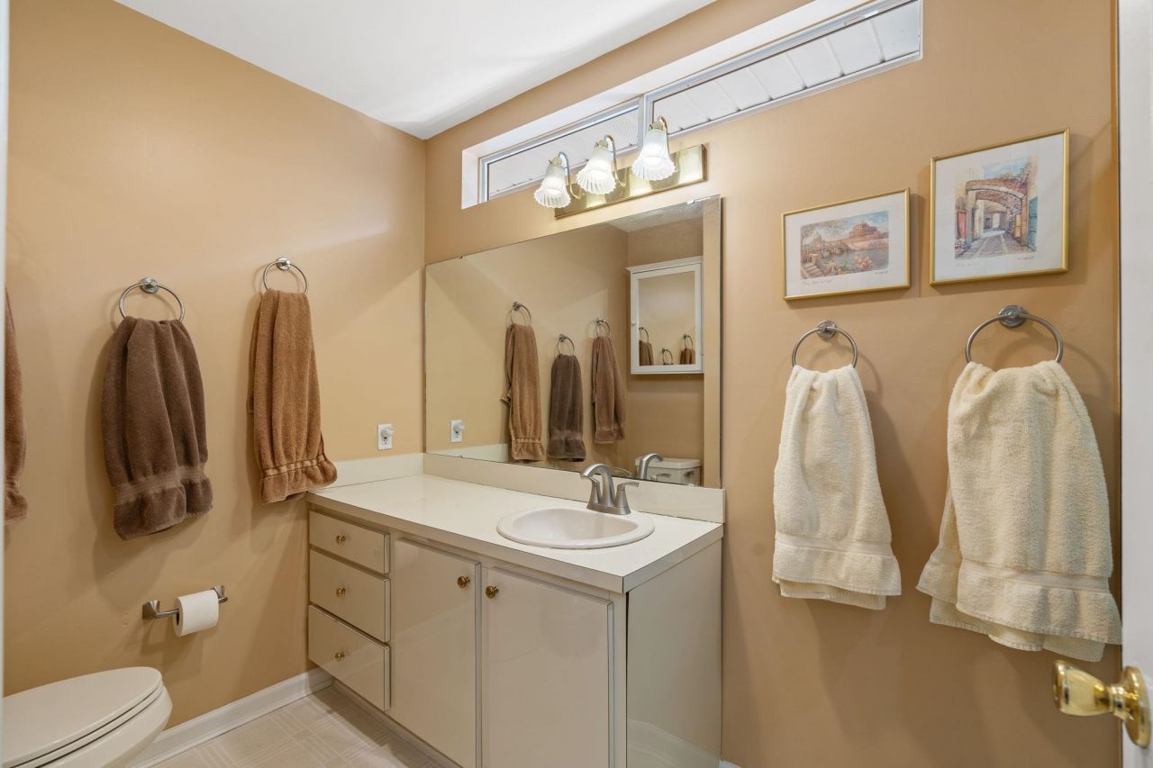 2212 Franklin Circle Photo 15