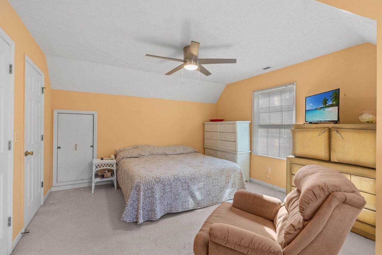 2212 Franklin Circle Photo 17