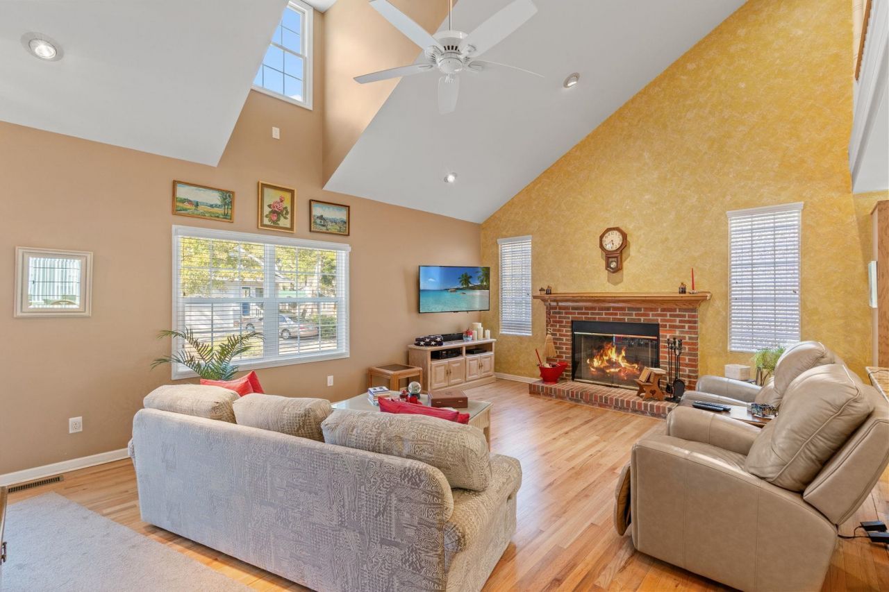 2212 Franklin Circle Photo 5