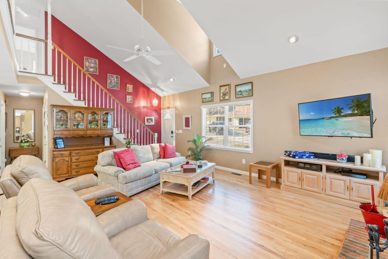 2212 Franklin Circle Photo 6