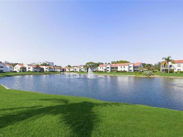 613 Beachwalk CIR, Unit J-102, NAPLES, FL 34108