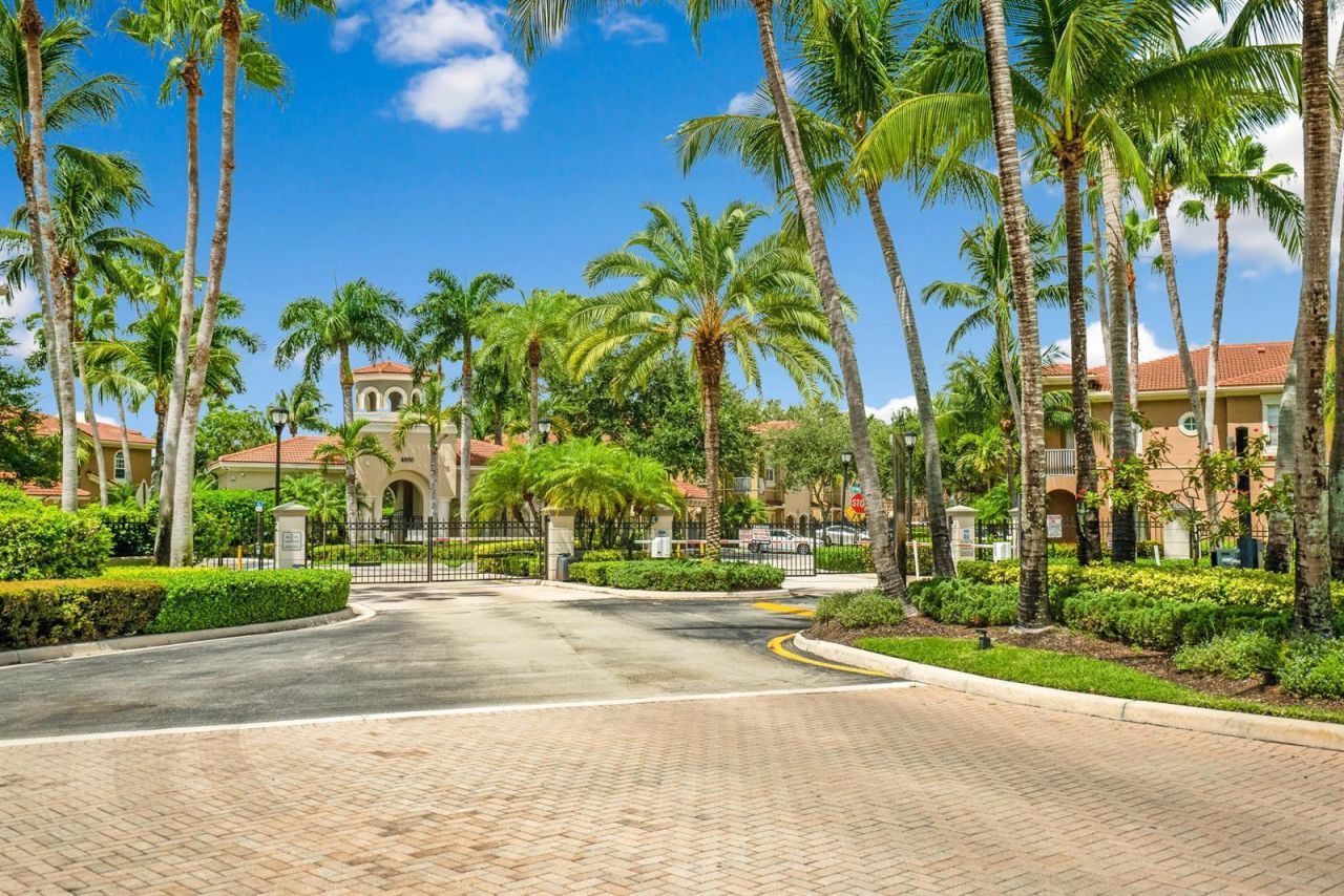 4851 Bonsai Cir, Unit 215, Palm Beach Gardens, FL 33418 Photo