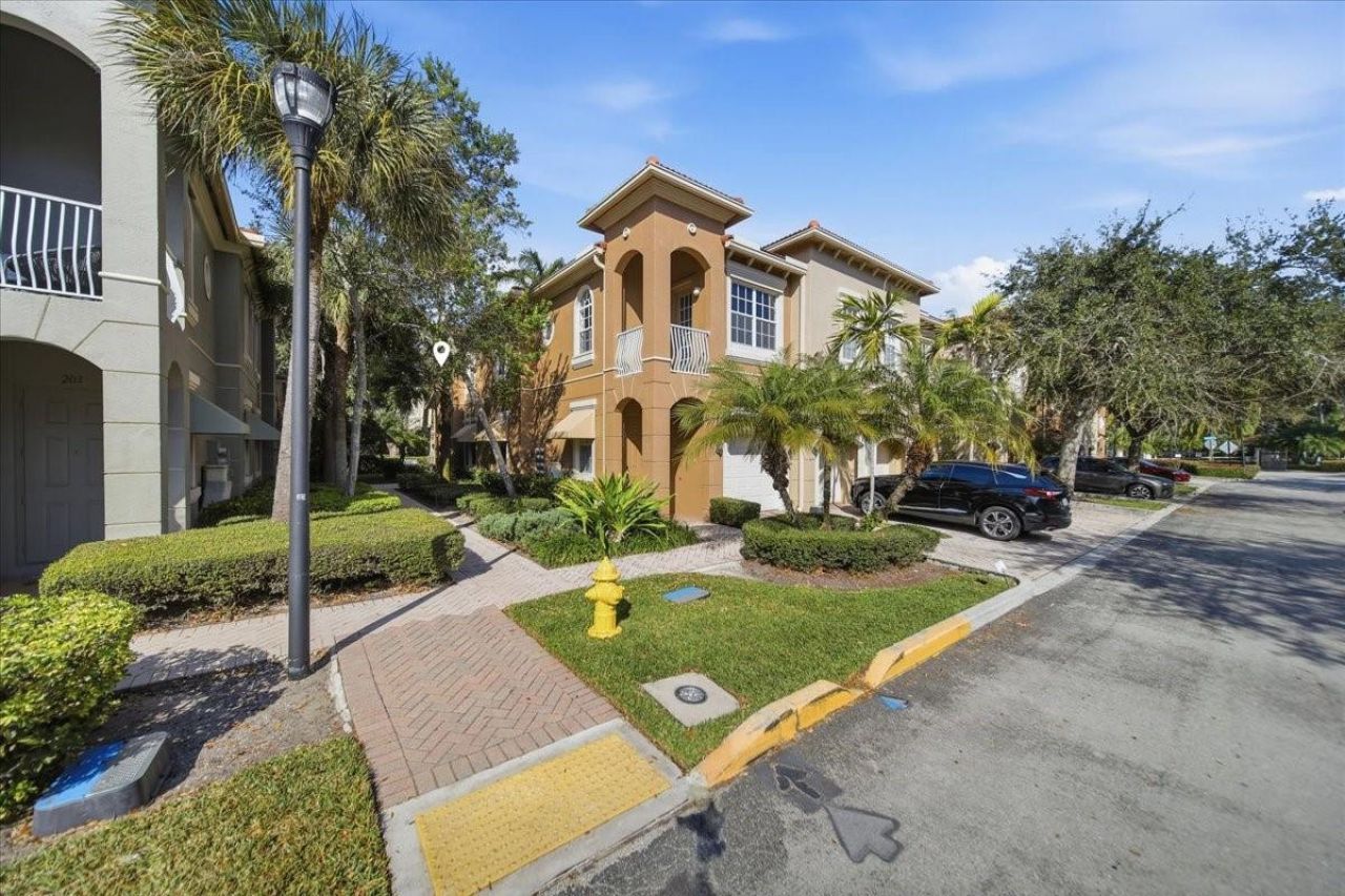 4851 Bonsai Cir, Unit 215, Palm Beach Gardens, FL 33418 Photo