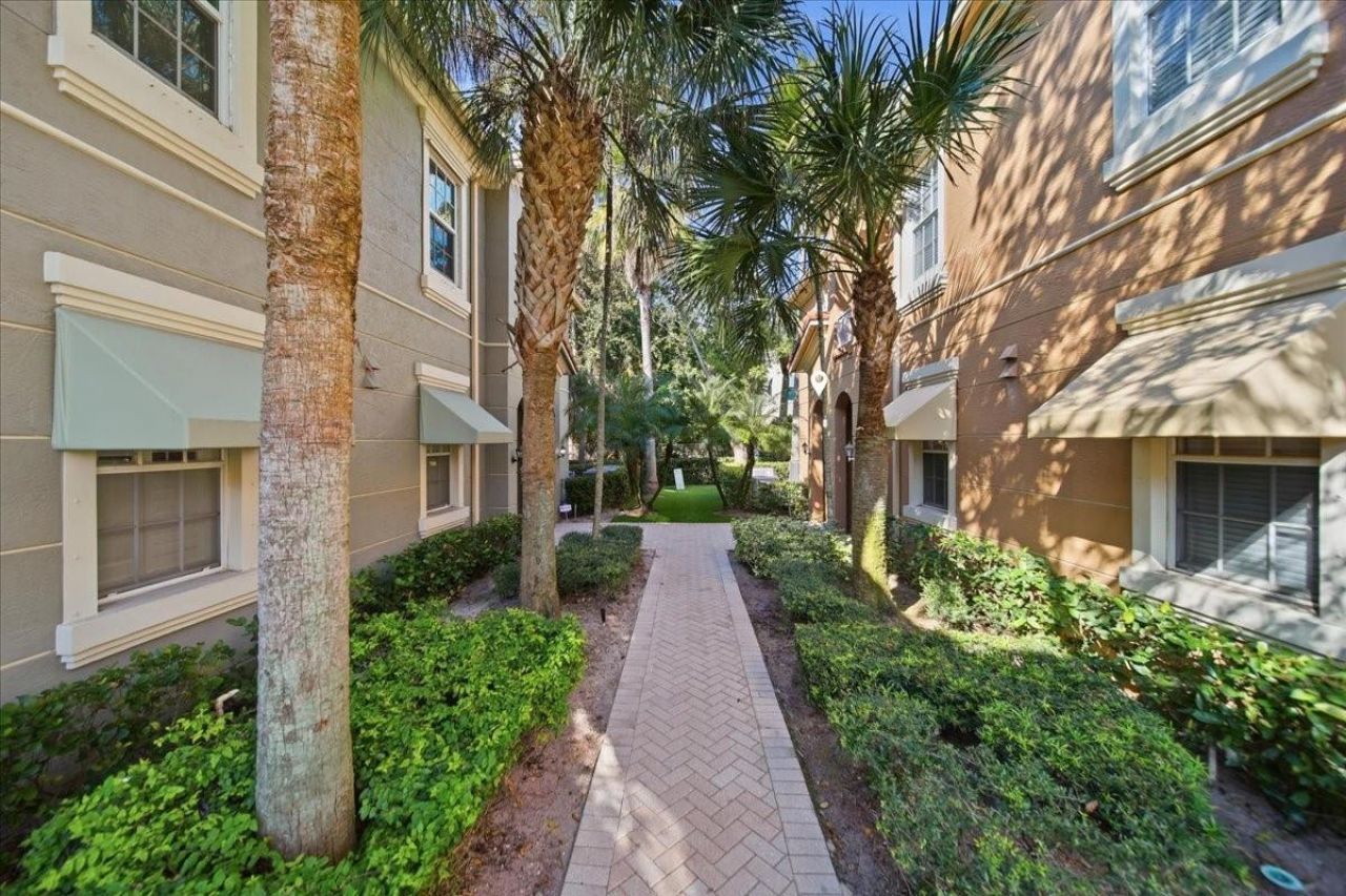 4851 Bonsai Cir, Unit 215, Palm Beach Gardens, FL 33418 Photo