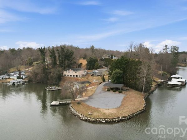 5969 Gold Creek Estate Drive, Hickory, NC 28601