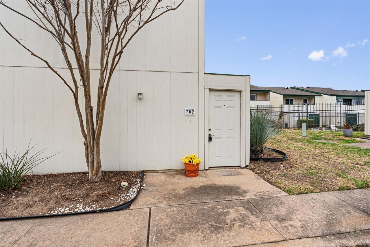 6718 Silvermine Dr, Unit 702, Austin, TX 78736 Main Photo