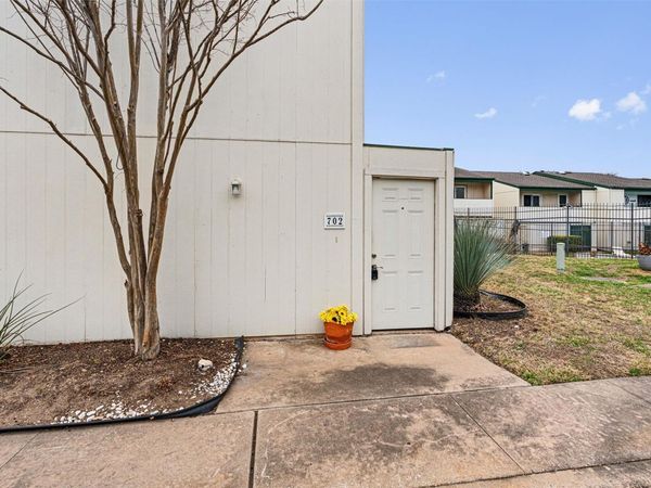 6718 Silvermine DR, Unit 702, Austin, TX 78736