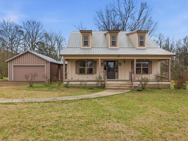 106 Rebel Grove Dr., Mendenhall, MS 39114