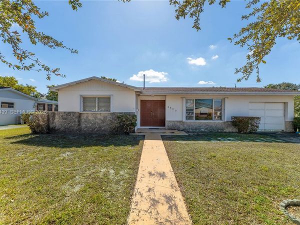 8970 SW 82nd St, Miami, FL 33173
