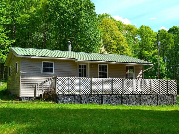 273 Hundley Ln, Charmco, WV 25958