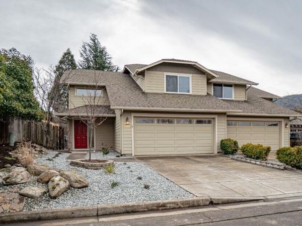 115 Oak Meadows Place, Ashland, OR 97520