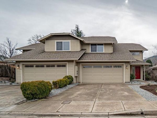 119 Oak Meadows Place, Ashland, OR 97520