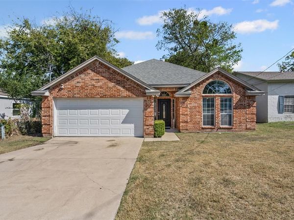 321 Meadow Park Drive , White Settlement, TX 76108
