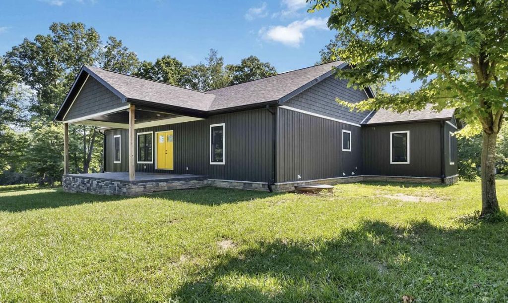 226 W Wilson Road, Russell Springs, KY 42642