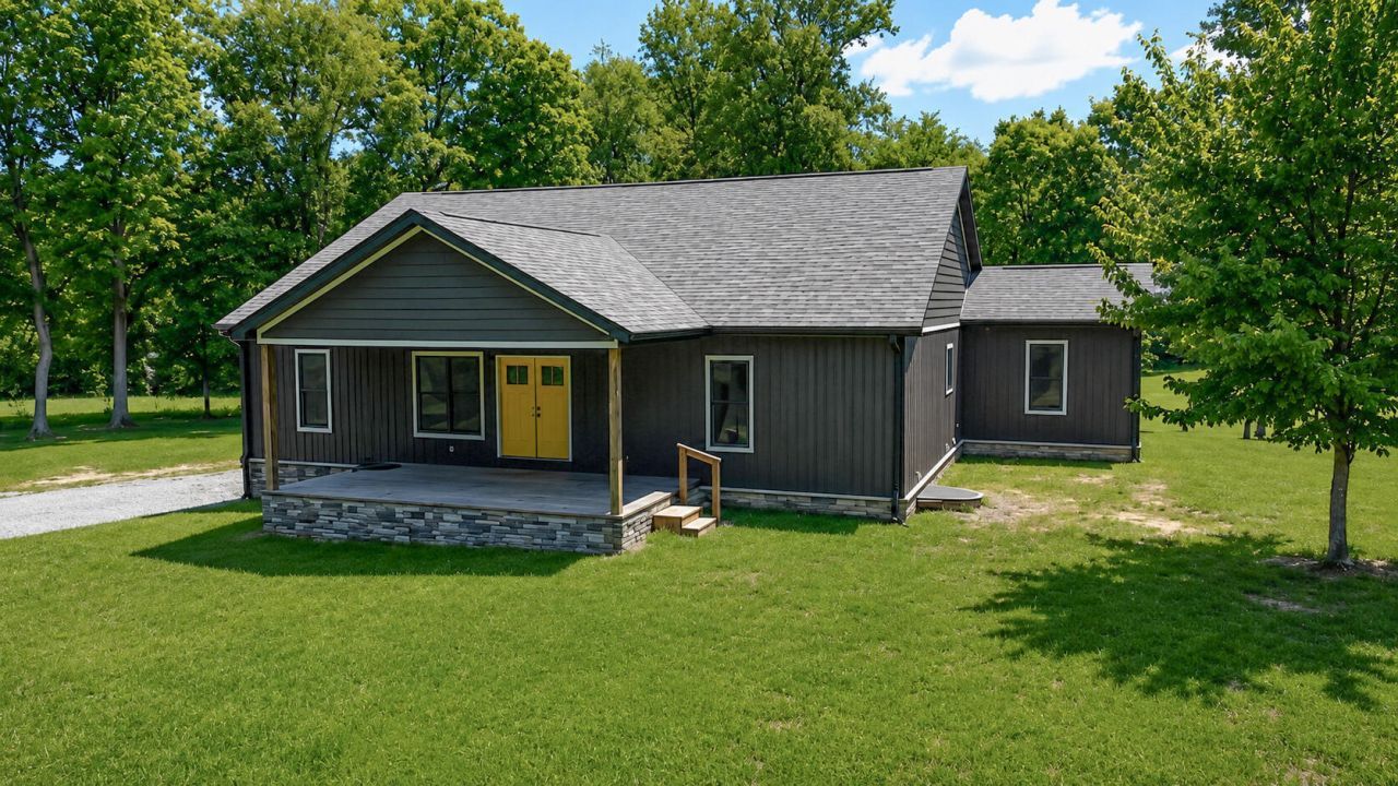 226 W Wilson Road, Russell Springs, KY 42642