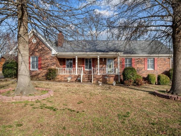 659 Davis Dr , Gallatin, TN 37066