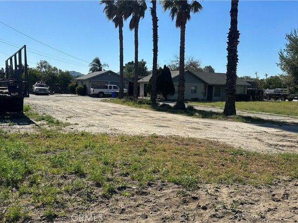 19083 Santa Ana, Bloomington, CA 92316