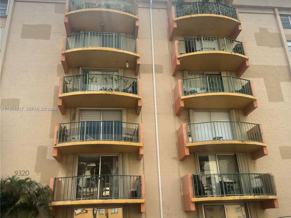 9320 Fontainebleau Blvd, Unit 211, Miami, FL 33172