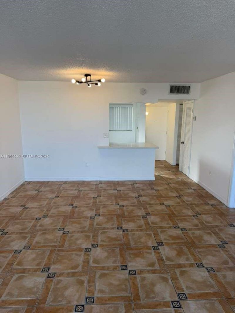 7850 Byron Ave, Unit 403, Miami Beach, FL 33141 Photo