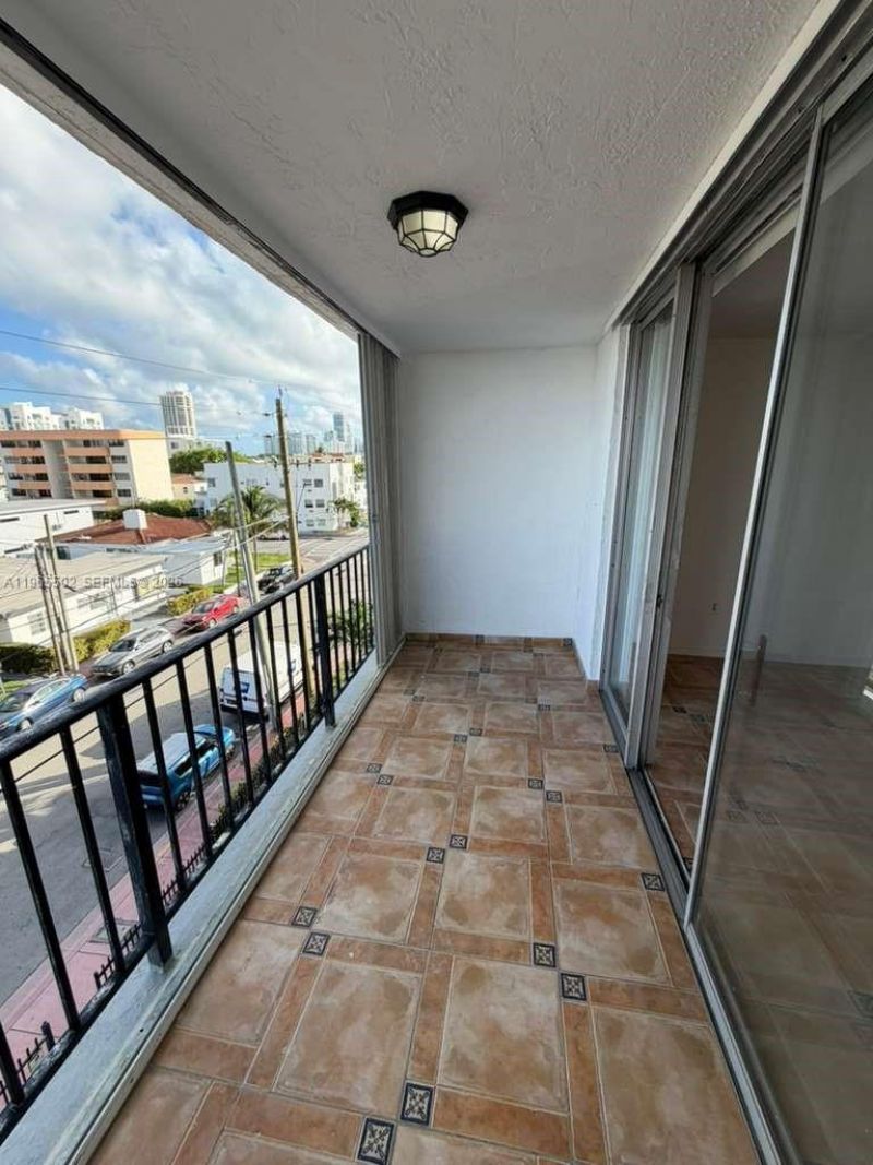 7850 Byron Ave, Unit 403, Miami Beach, FL 33141 Photo
