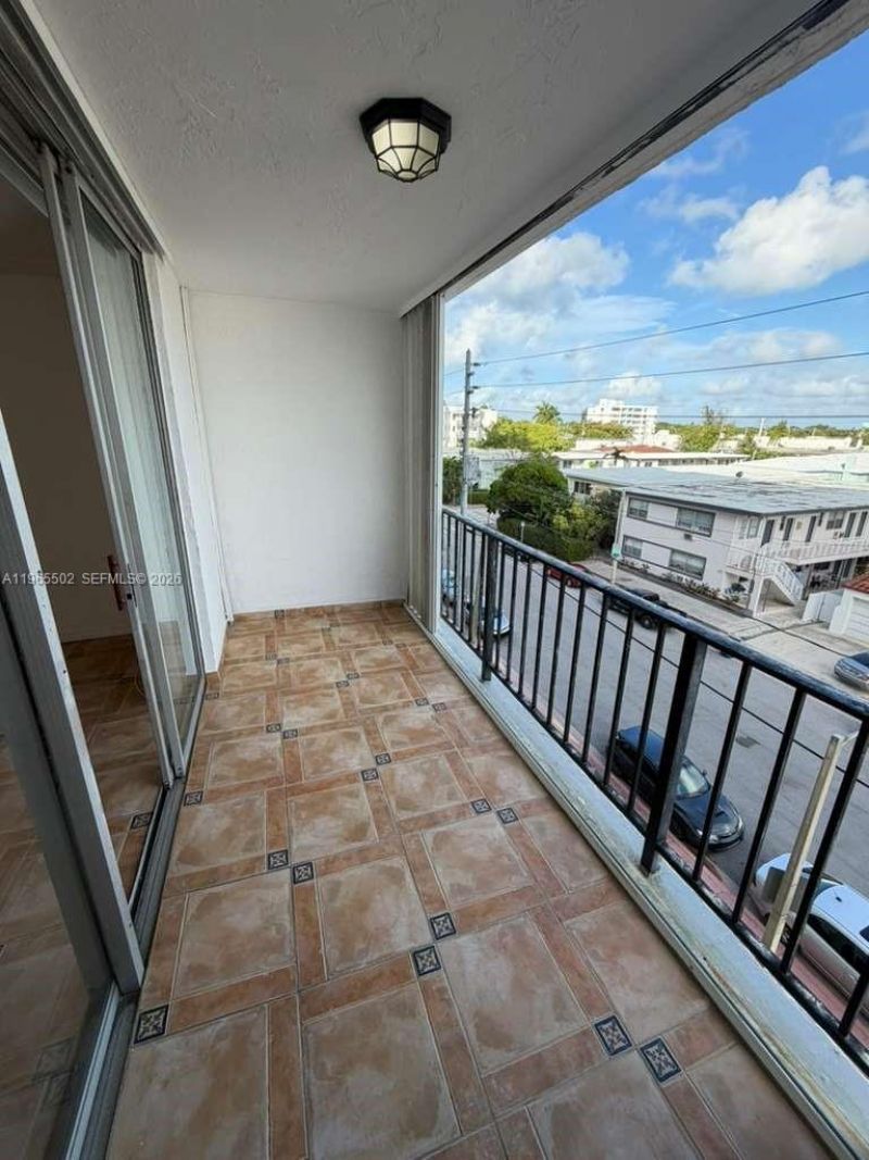 7850 Byron Ave, Unit 403, Miami Beach, FL 33141 Photo