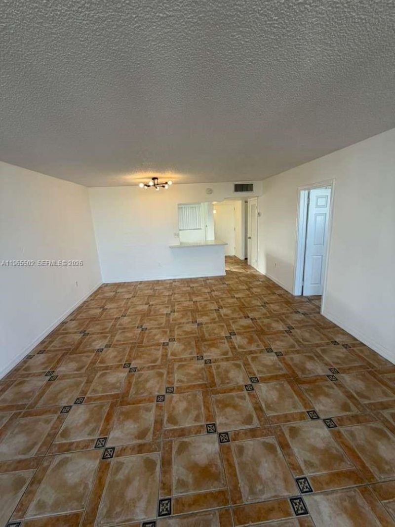 7850 Byron Ave, Unit 403, Miami Beach, FL 33141 Photo