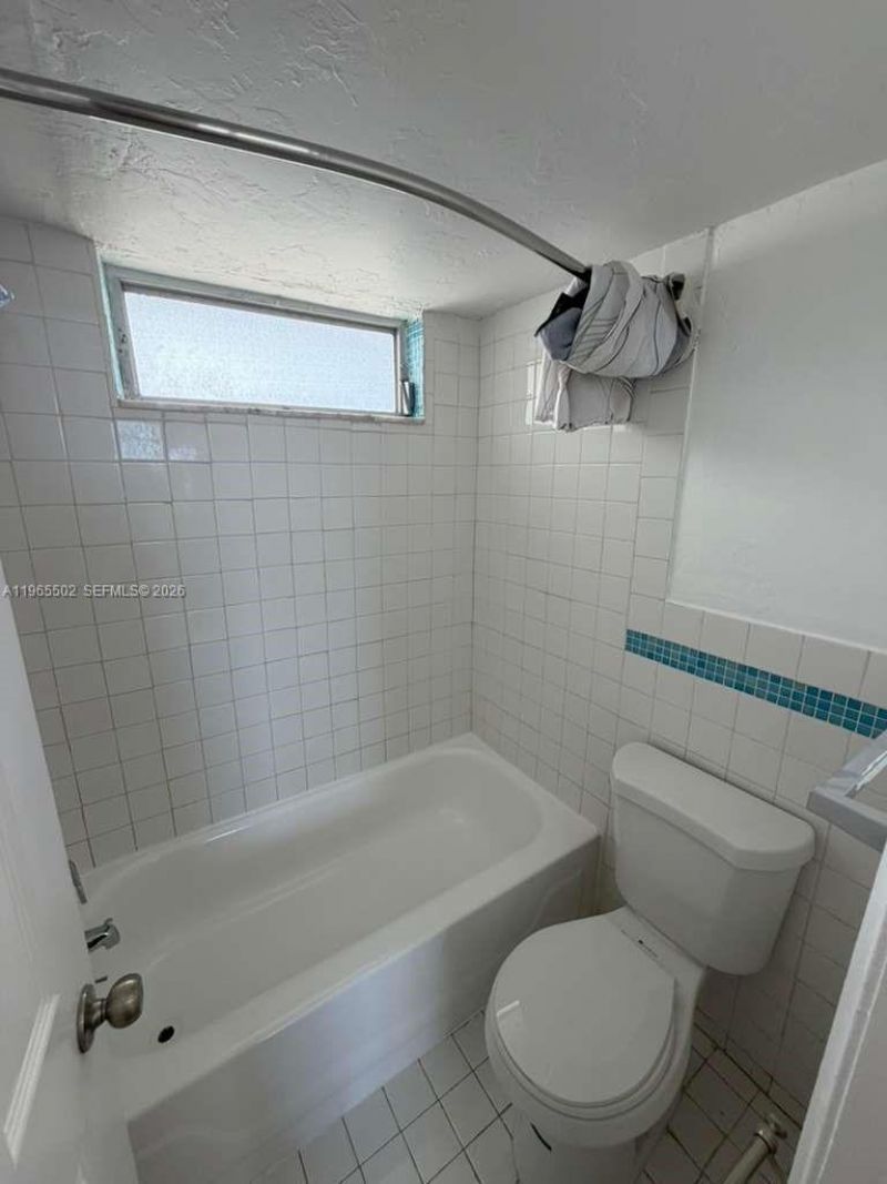 7850 Byron Ave, Unit 403, Miami Beach, FL 33141 Photo
