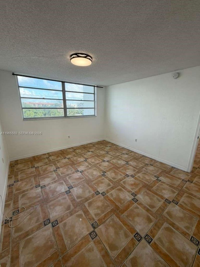 7850 Byron Ave, Unit 403, Miami Beach, FL 33141 Photo