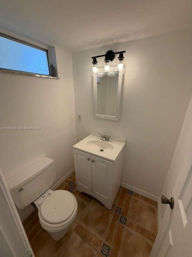 7850 Byron Ave, Unit 403, Miami Beach, FL 33141 Photo