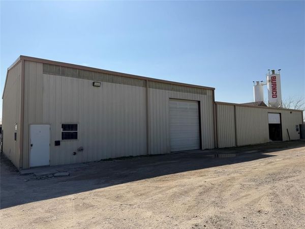 9717 Industrial Road, Justin, TX 76247