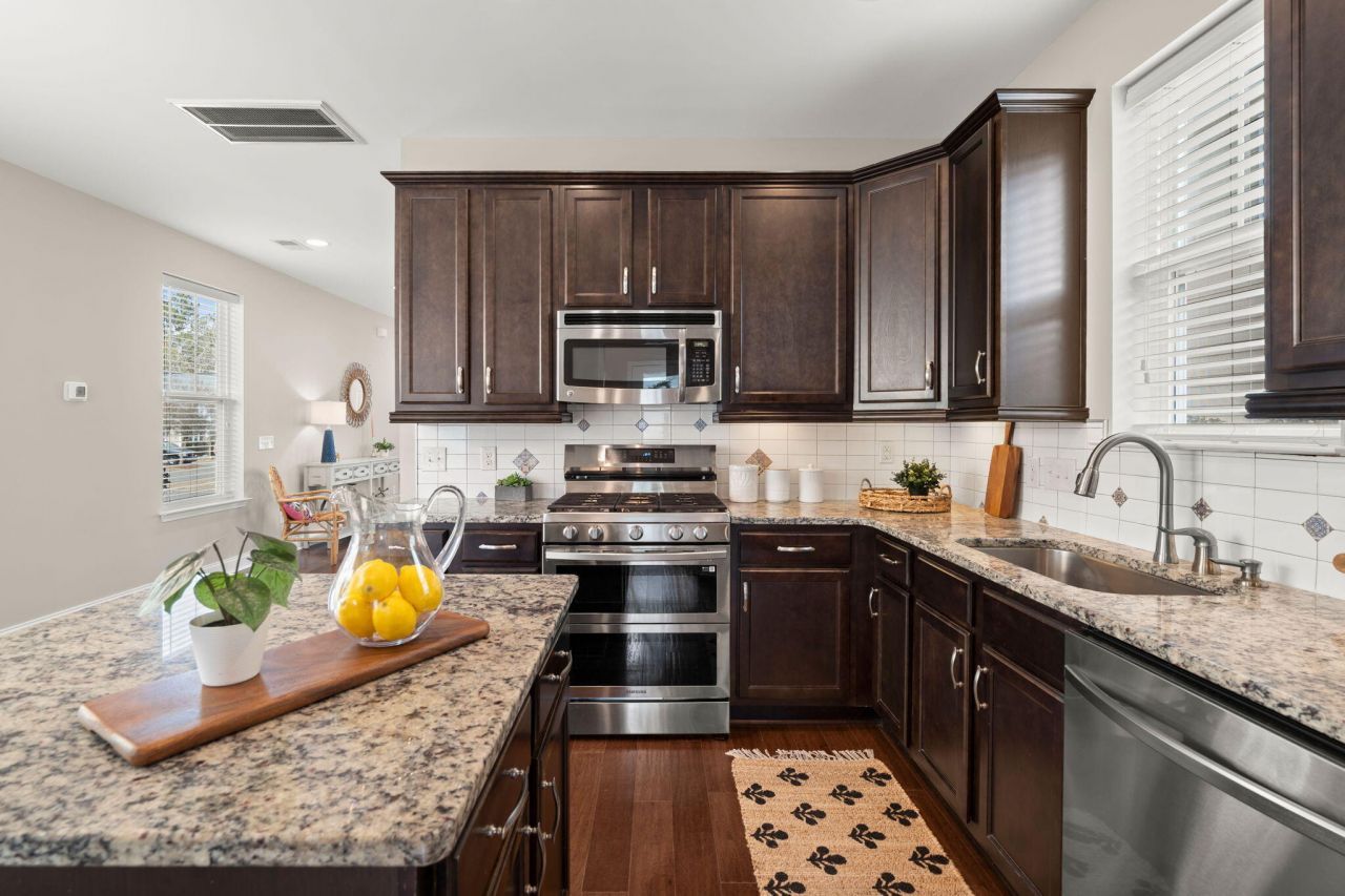 102 Green Grass Road Photo 17