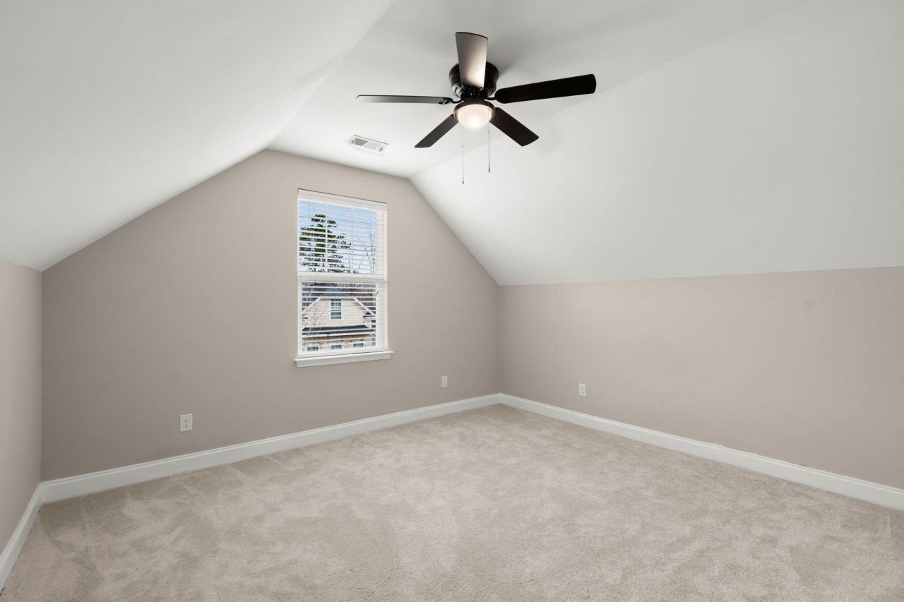 102 Green Grass Road Photo 32