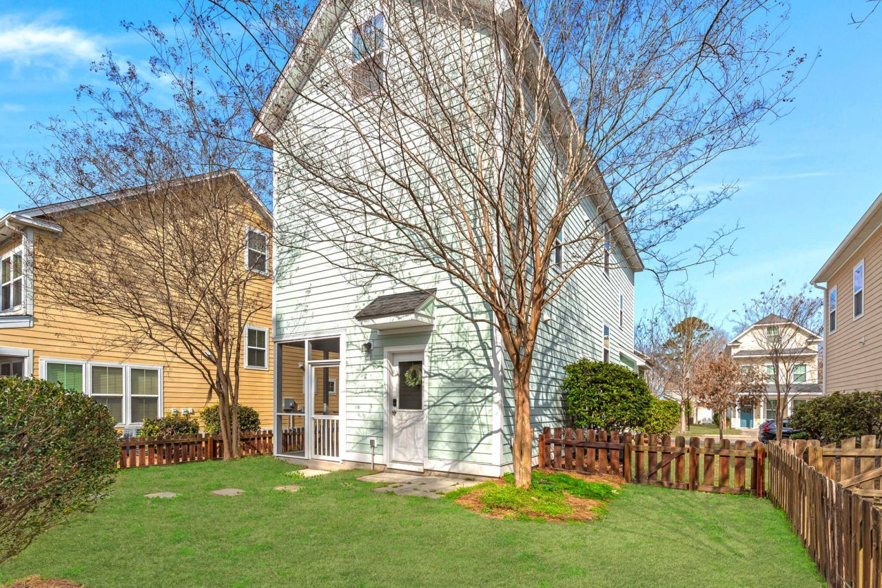 102 Green Grass Road Photo 4