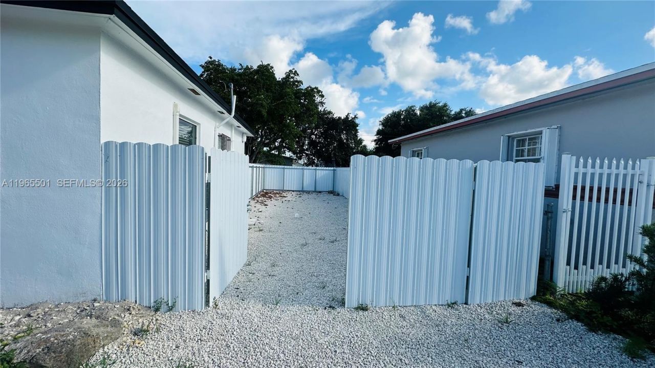 1100 NW 75th St, Miami, FL 33150 Photo