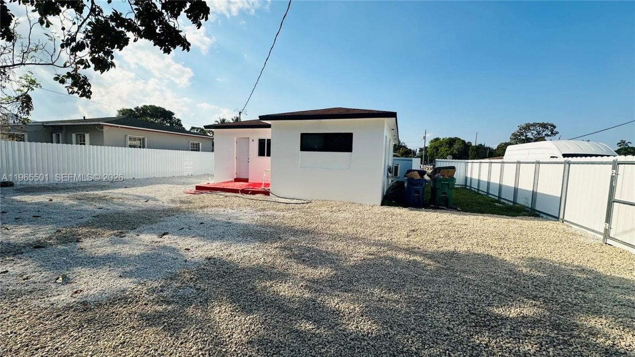 1100 NW 75th St, Miami, FL 33150 Photo