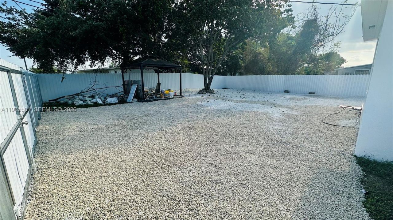 1100 NW 75th St, Miami, FL 33150 Photo