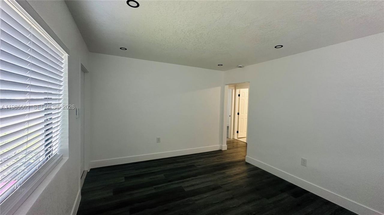 1100 NW 75th St, Miami, FL 33150 Photo