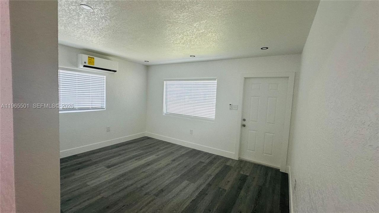 1100 NW 75th St, Miami, FL 33150 Photo