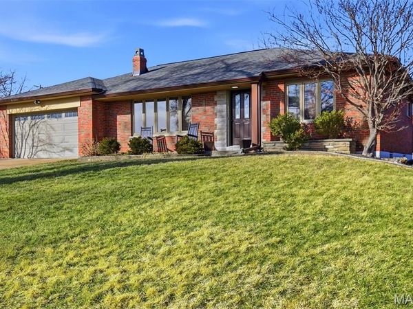 10643 Charrette Drive, St Louis, MO 63123