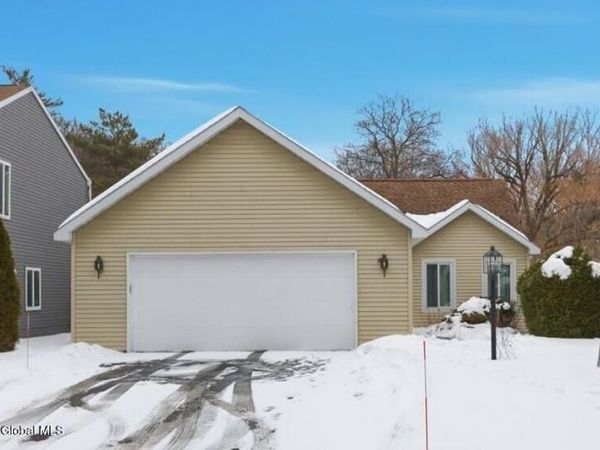 22 Loudonwood East, Loudonville, NY 12211