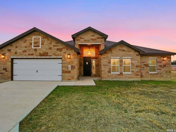 100 W Short Meadow, Lytle, TX 78052