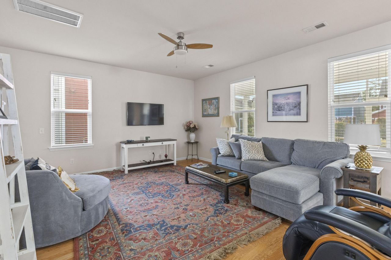 1933 Gammon Street Photo 8