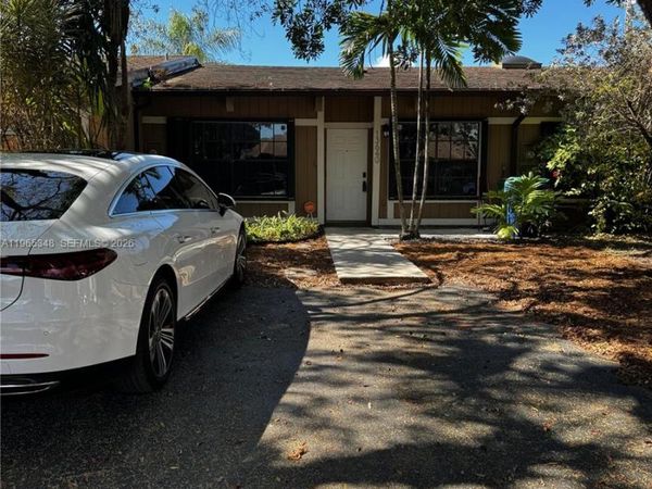 13640 SW 102nd Ln, Miami, FL 33186