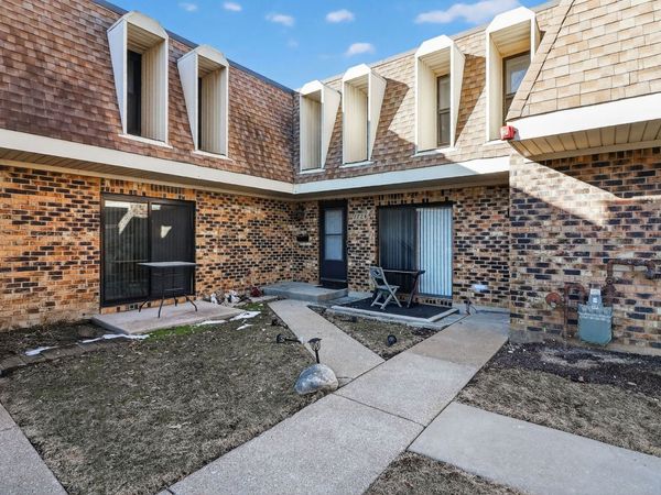 7724 Woodward Avenue, Woodridge, IL 60517