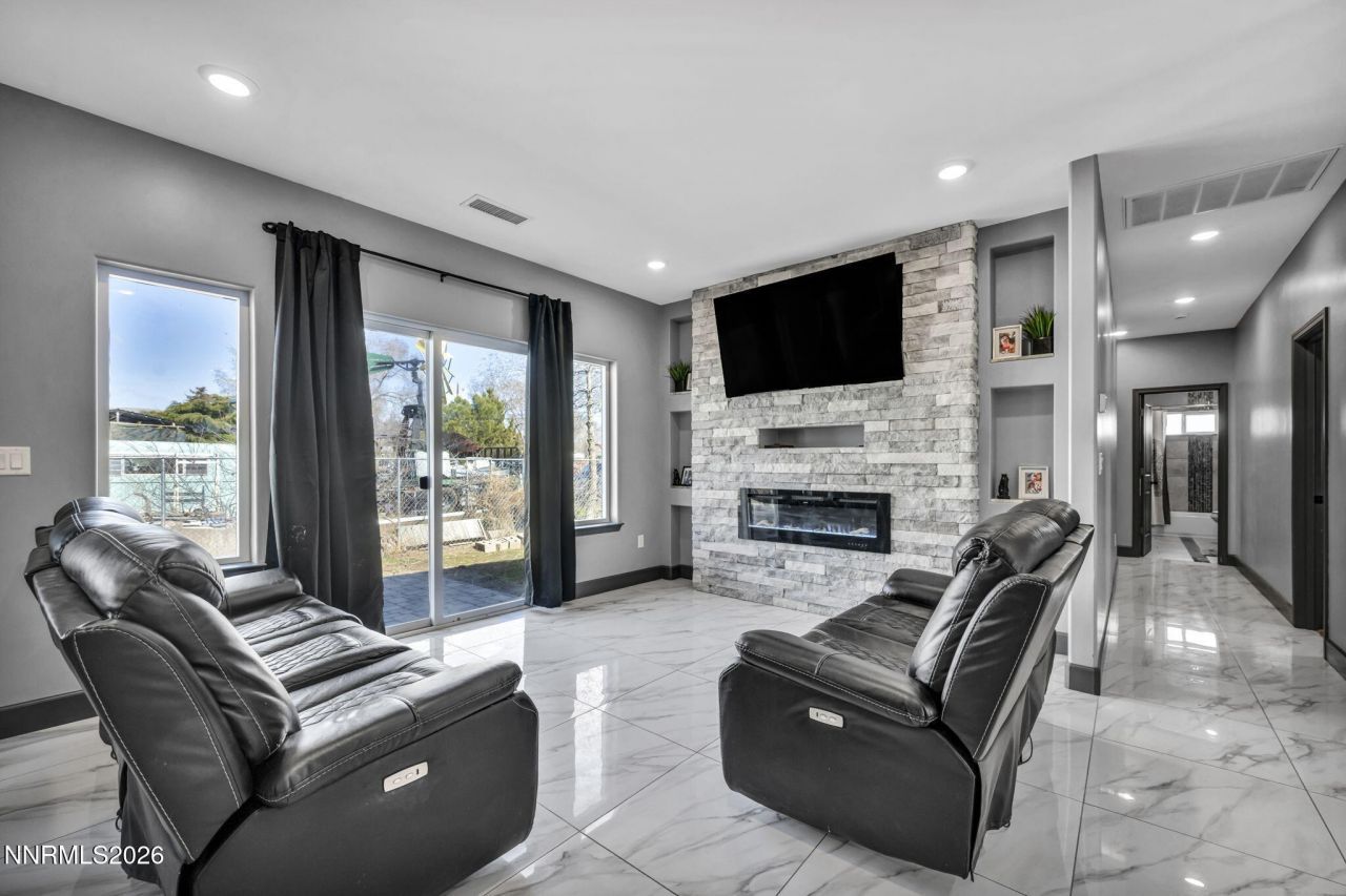 195 E 5th Avenue, Sun Valley, NV 89433 Photo